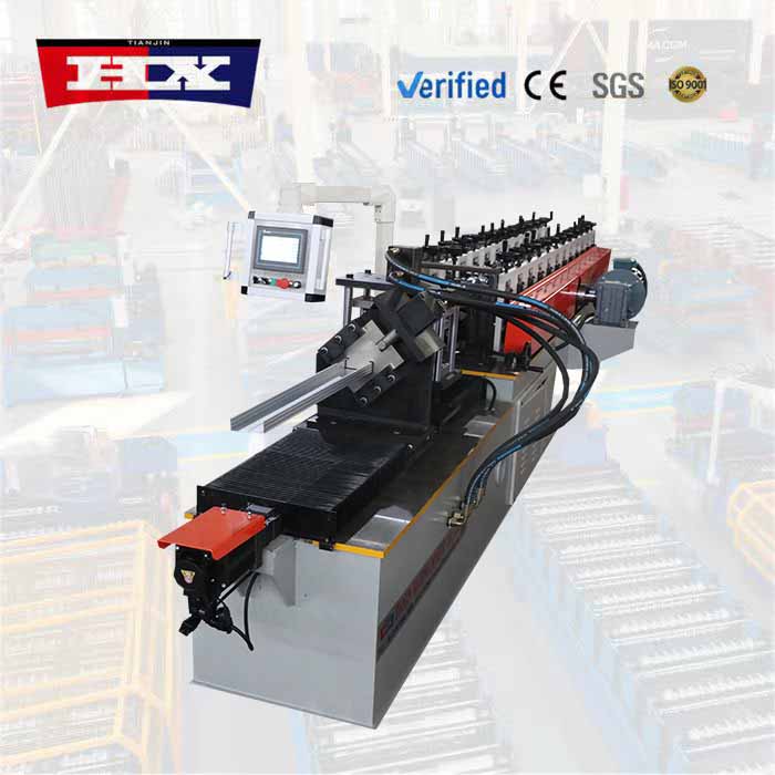 Stud forming machine